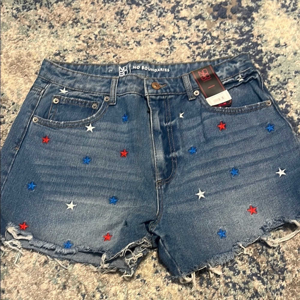 No Boundaries High Rise Star Embroidered Distressed Denim Shorts Women'sSize 11